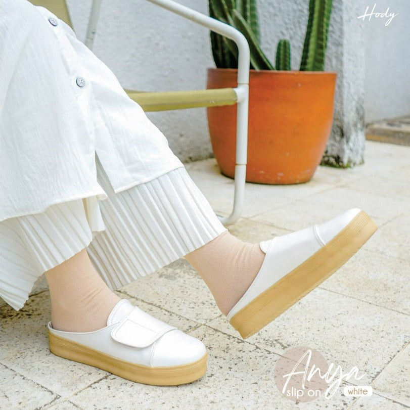 ANYA SLIP ON