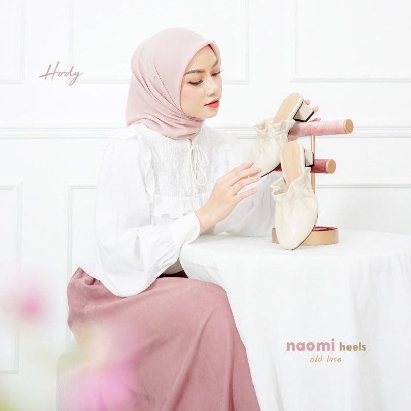 NAOMI HEELS