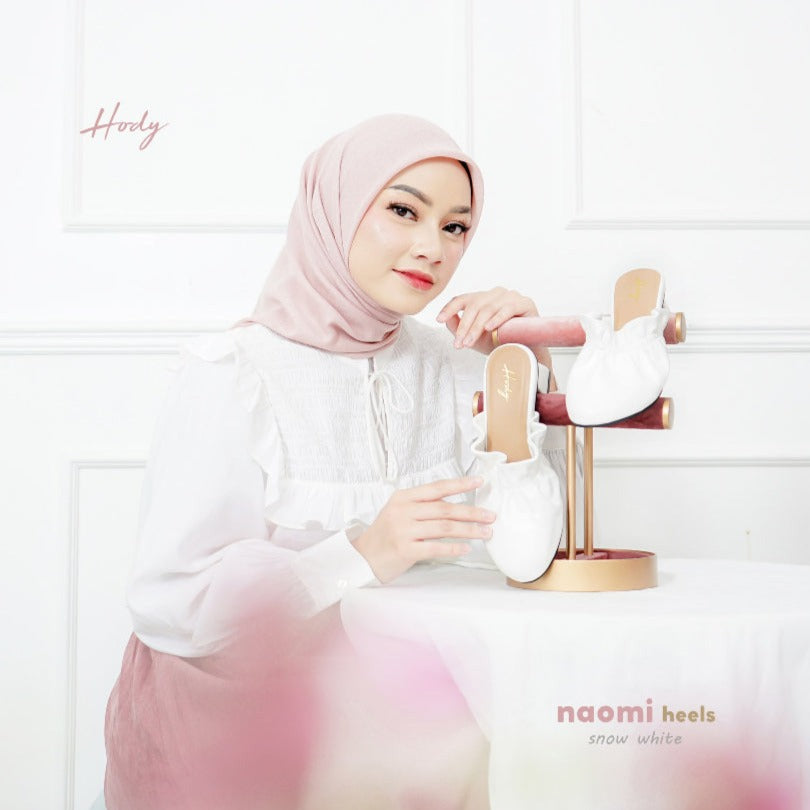 NAOMI HEELS