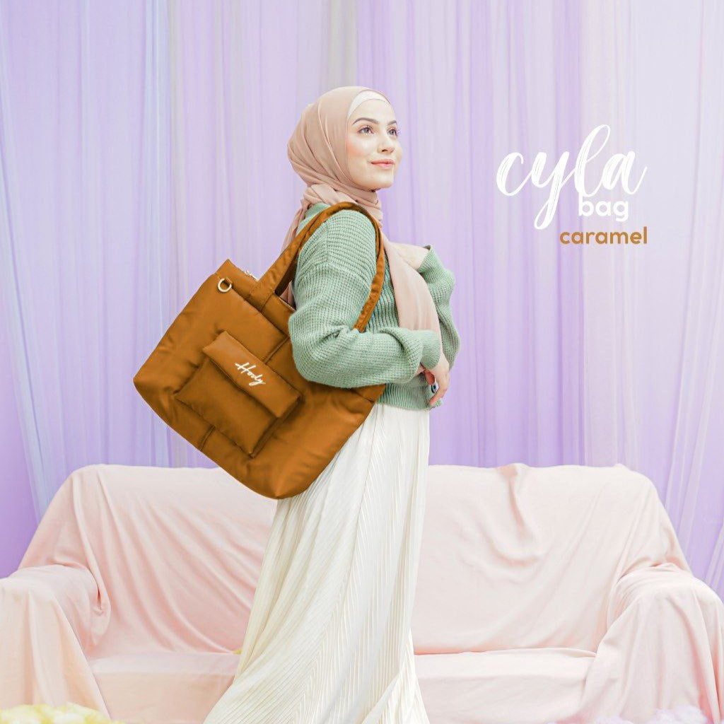 CYLA PUFFY BAG